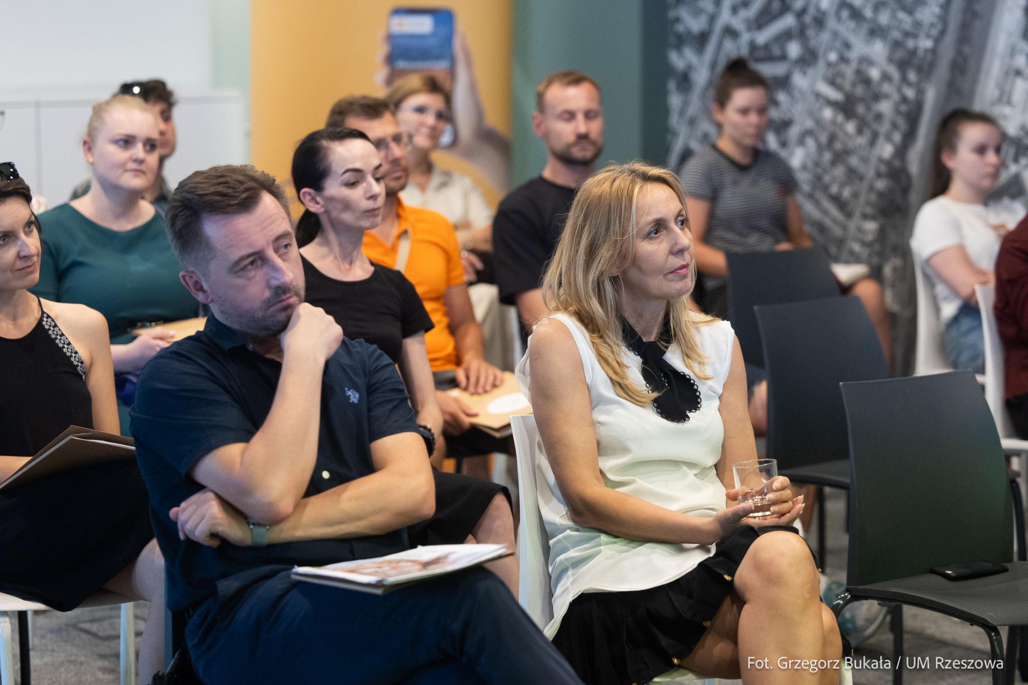 spotkanie z przedsiębiorcami dotyczącego włączenia usług do aplikacji Rzeszowska Karta Mieszkańca, fot. Grzegorz Bukała, Urząd Miasta Rzeszowa